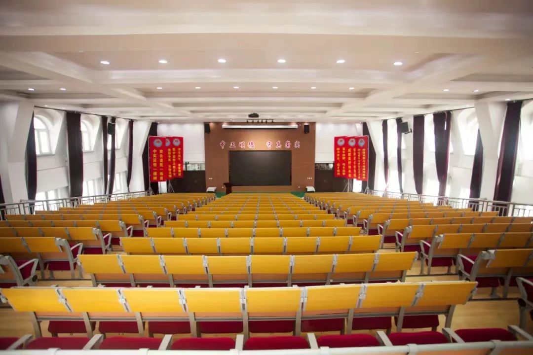  p data-id="gnbp9svuek">哈尔滨市中实学校是哈尔滨市的民办中学