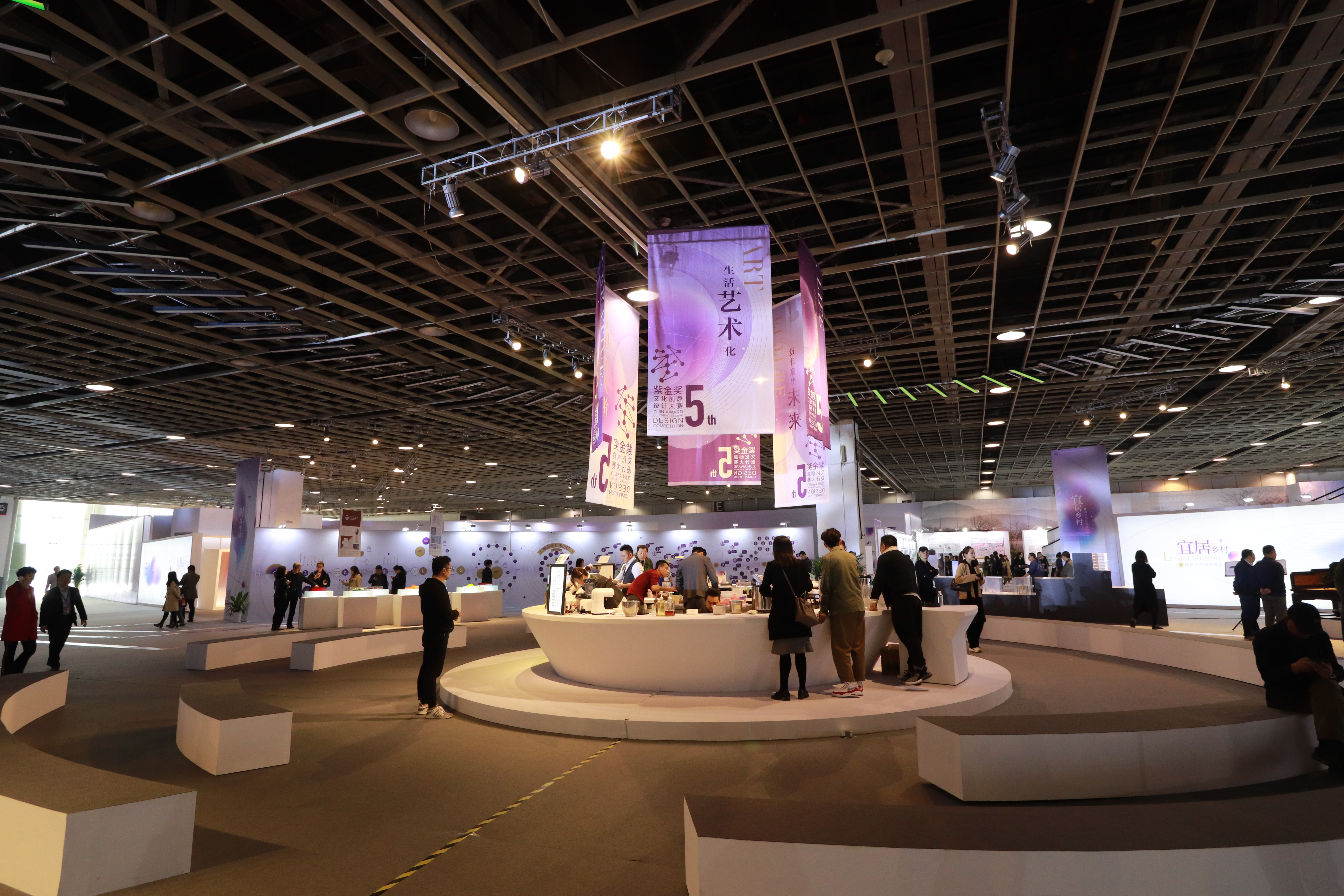  p>南京国际展览中心(以下简称国展中心),1998年由省市政府共同投资