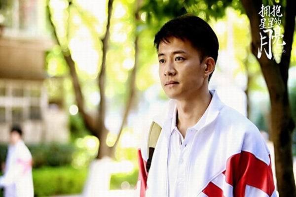 拥抱星星的月亮