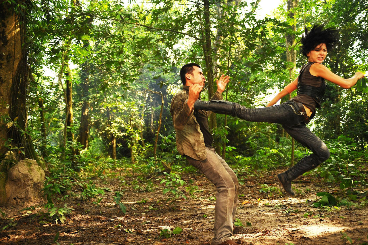  p>《冲撞》是黎青山执导,吴青芸,阮煌福主演的动作片,该片于2009年12