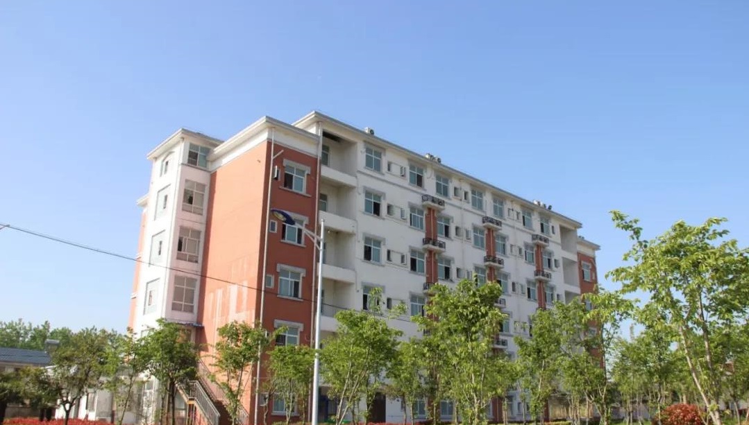  p>江苏省马坝高级中学是由盱眙县教育体育局主管的一所公办高级中学