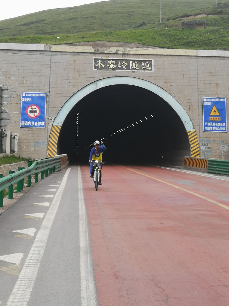  p>木寨岭隧道(muzhailing tunnel)位于甘肃省定西市 a target="