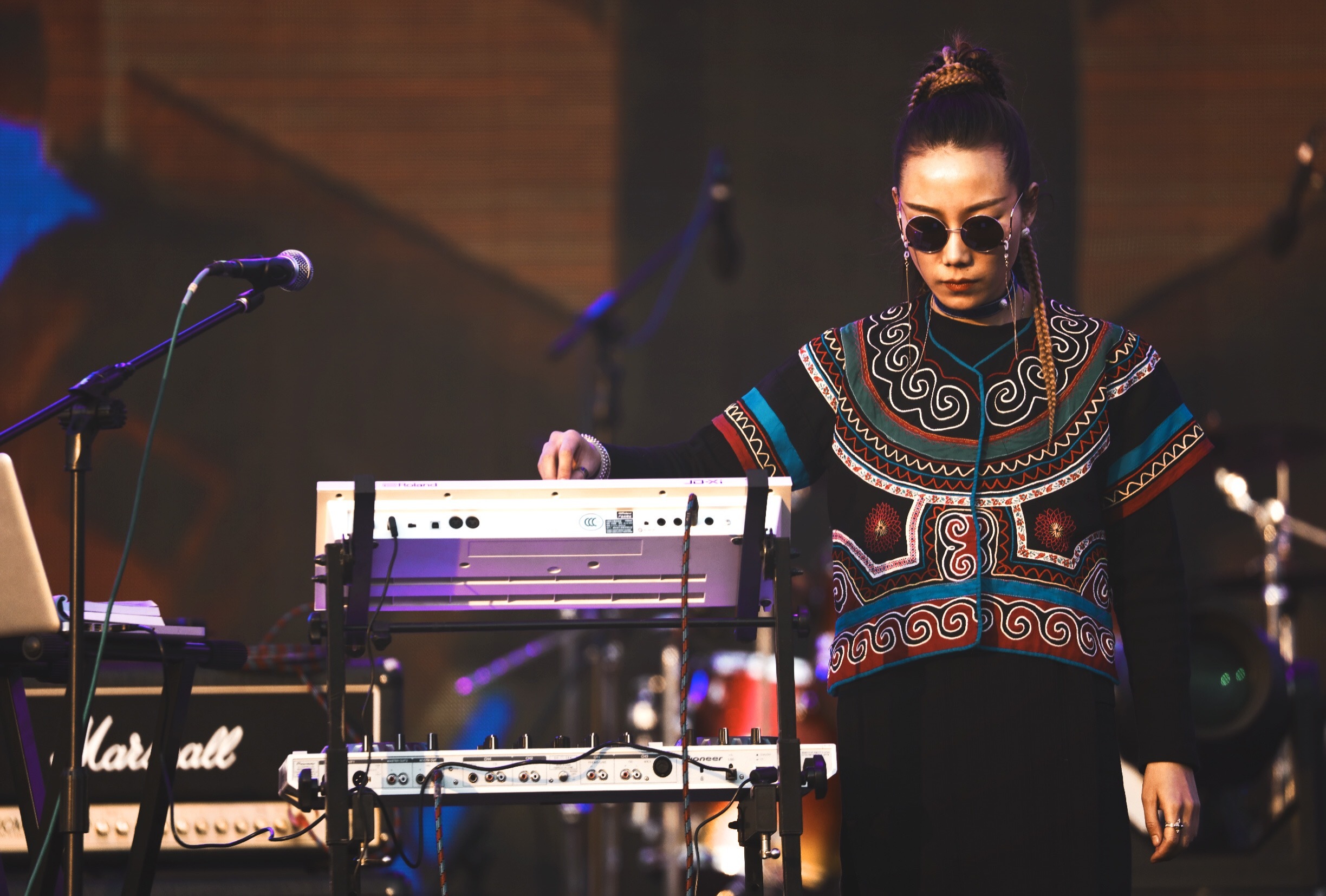  sup data-ctrid="aws51uku">1 /sup>女,凉山州歌舞团歌手