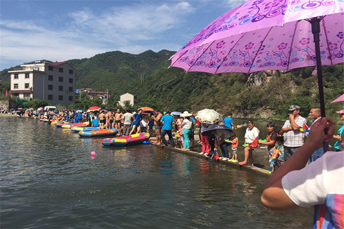  p>双溪滩,是一处位于浙江磐安的水上乐园,游双溪滩可赏梓誉古民居