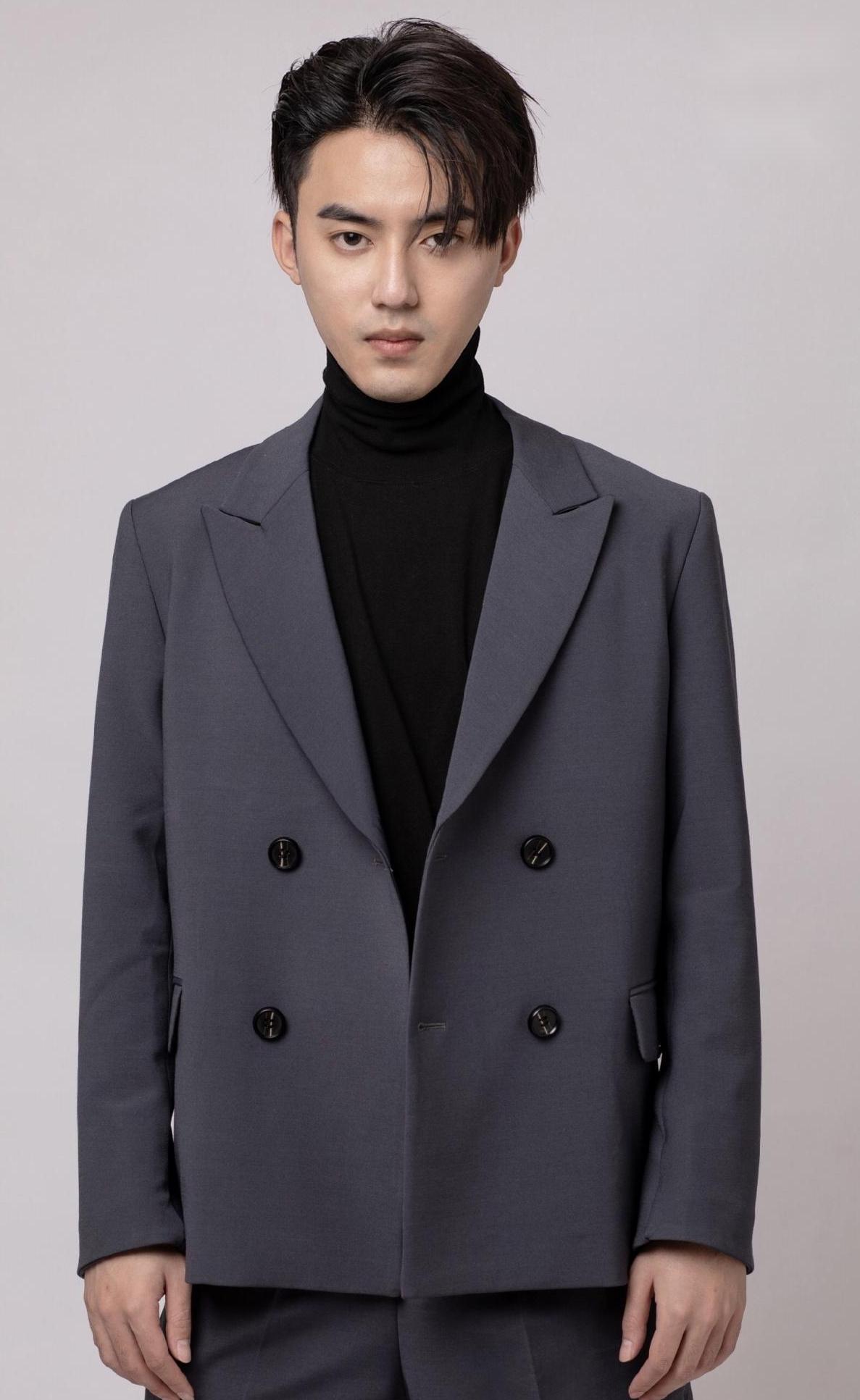  p>王言睿,男,中国内地男演员,曾在2018年主演正大商业地产父亲节主题