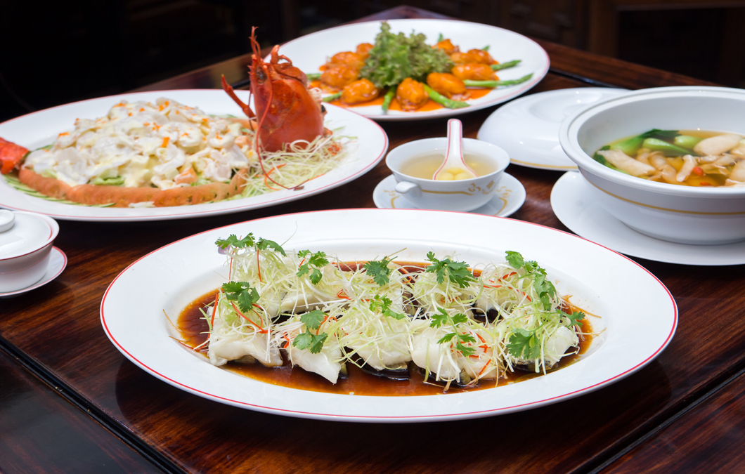  p>广式炒虾仁是以虾仁为主料的菜品. /p>