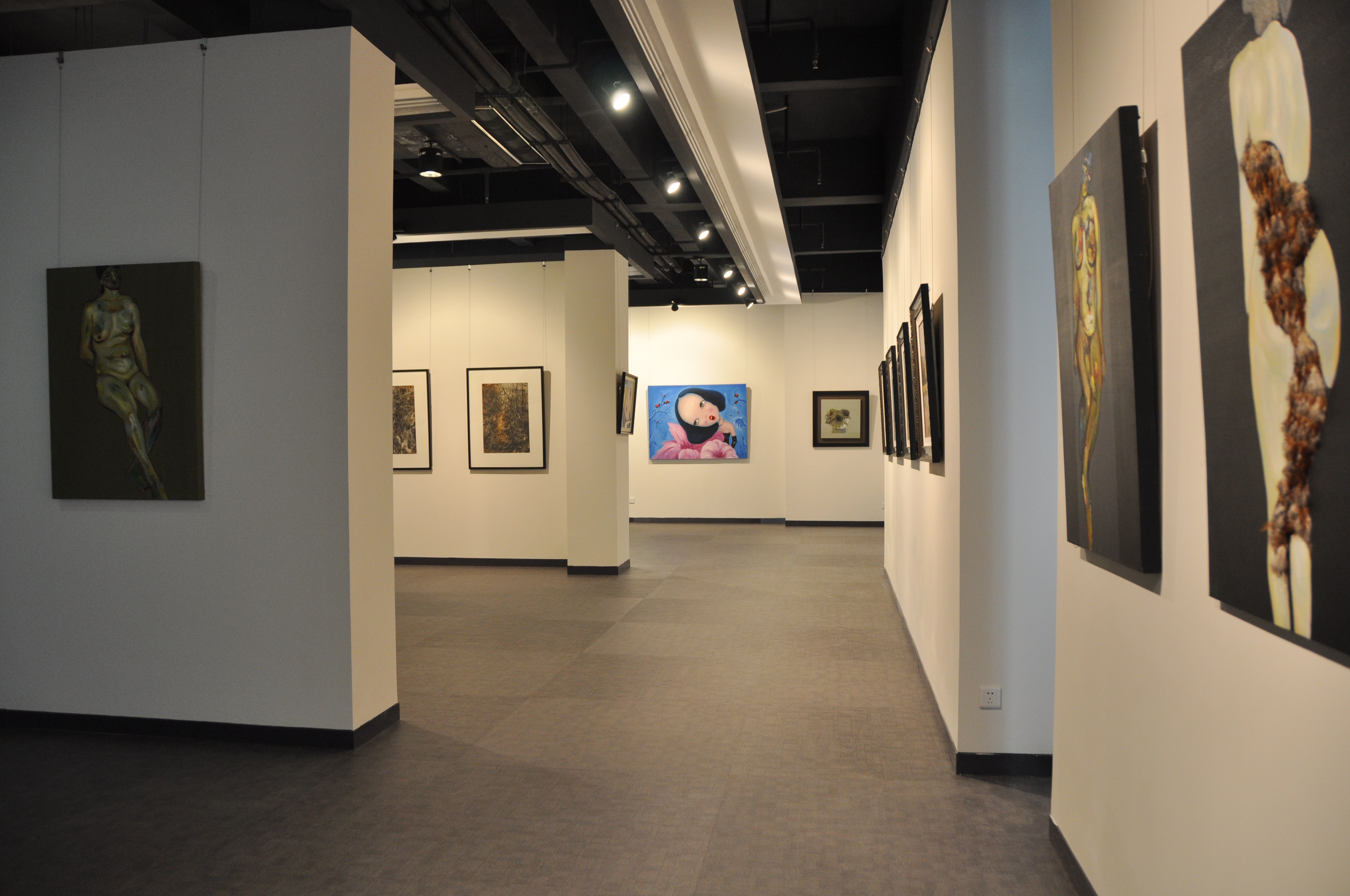 了了阁画廊(了了·艺术传播机构)1999年成立于四川成都,为经营原创