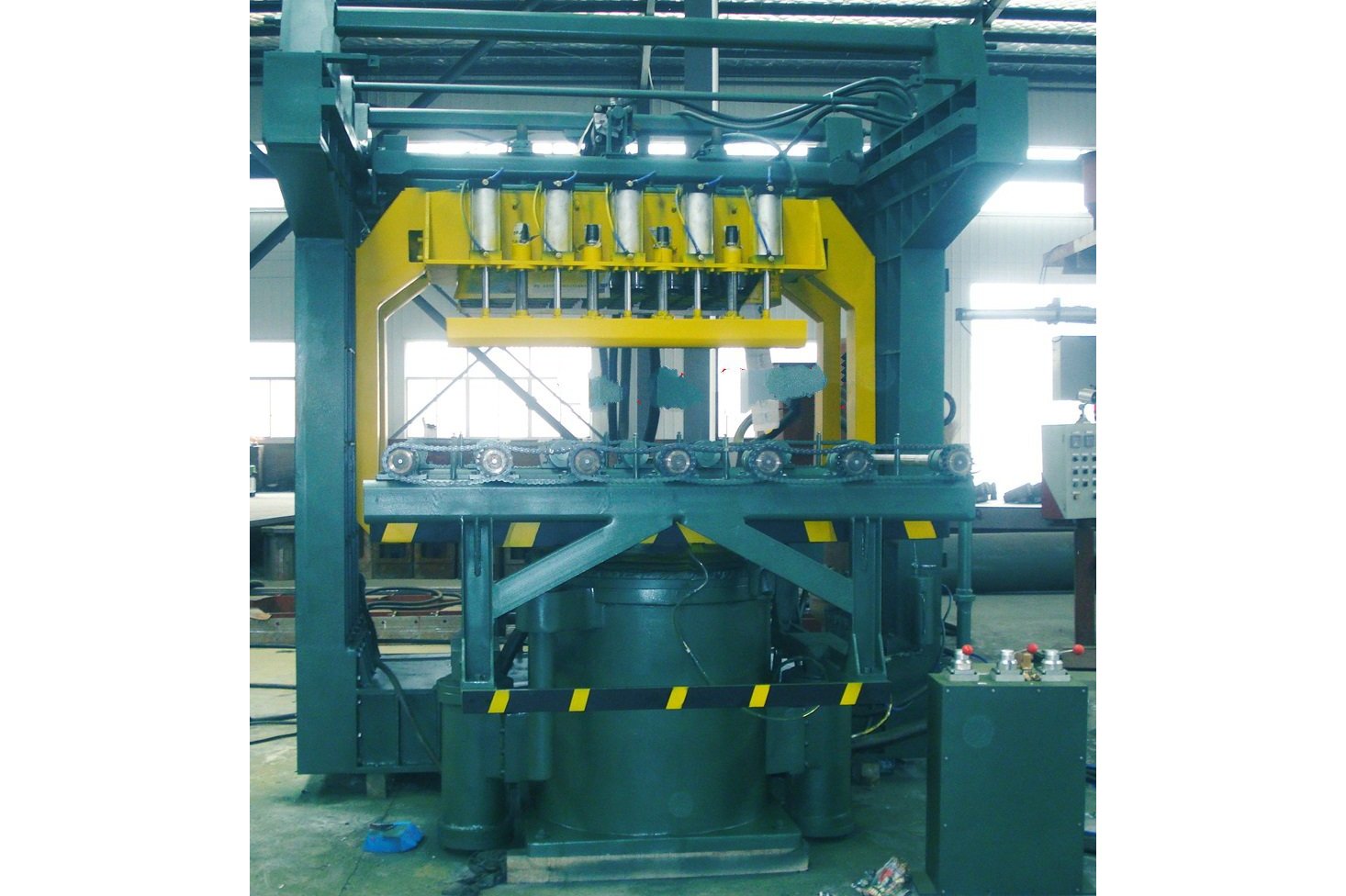  p data-id="gn8nhsa84l">多触头造型机可用于各种铸造车间 a target=