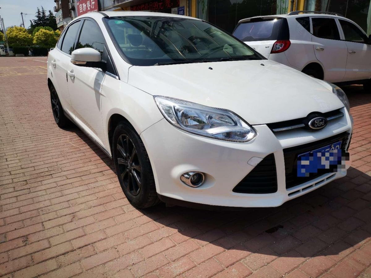 2012款福克斯三厢2.0l自动旗舰型