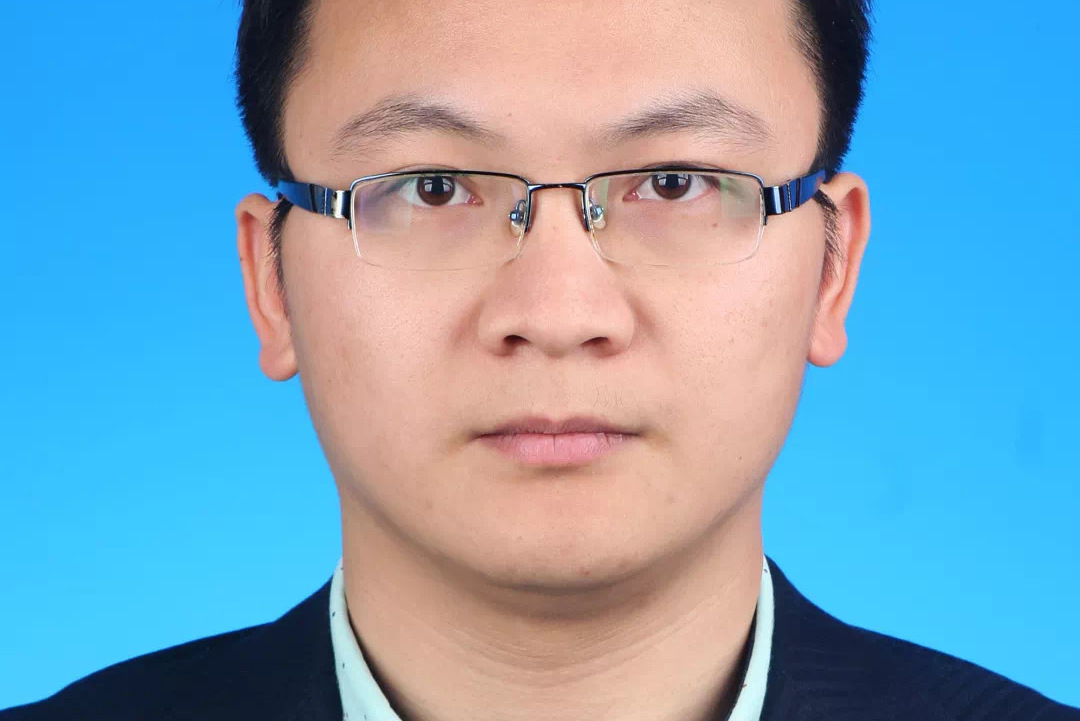 中共党员,大学学历,现任百步经济开发区(百步镇)党委副书记,百步镇