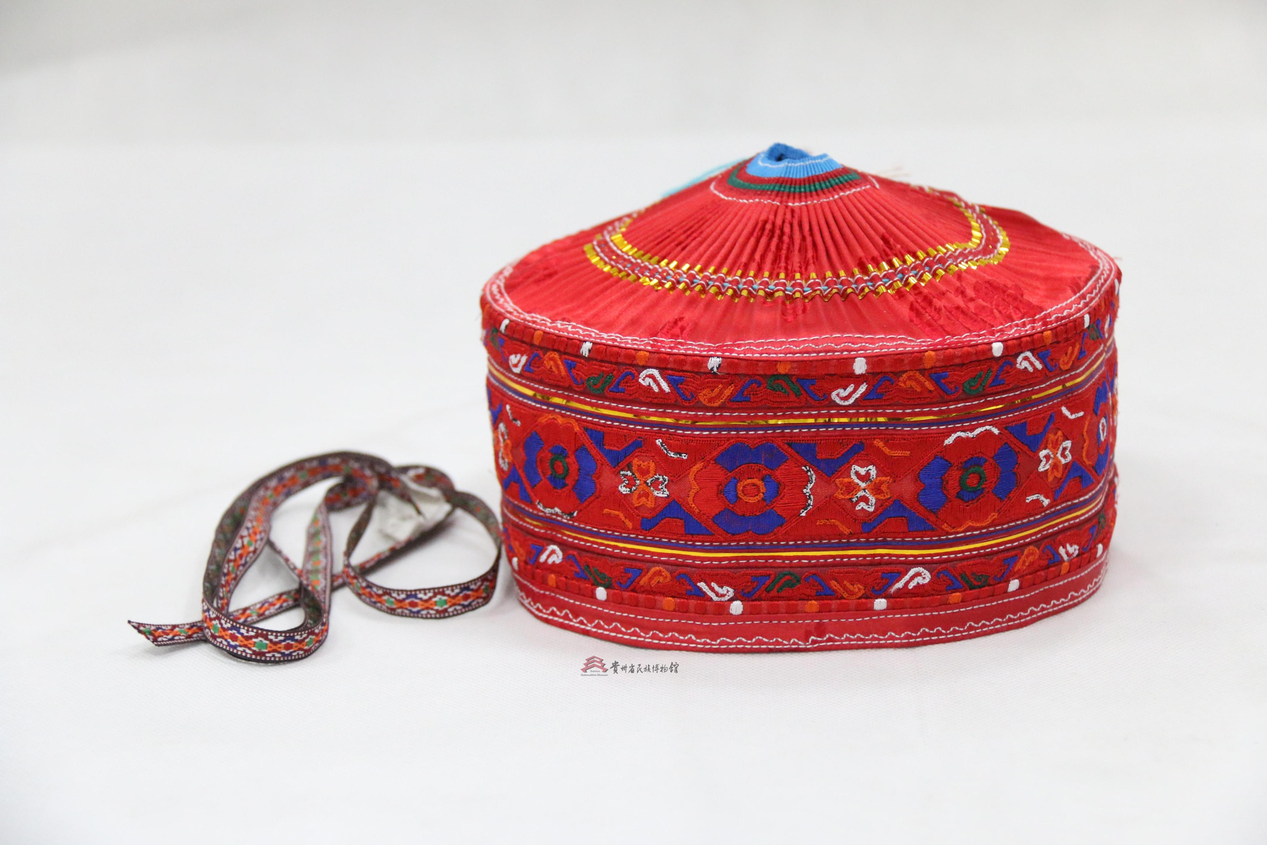 当代黄平苗族圆筒挑花帽