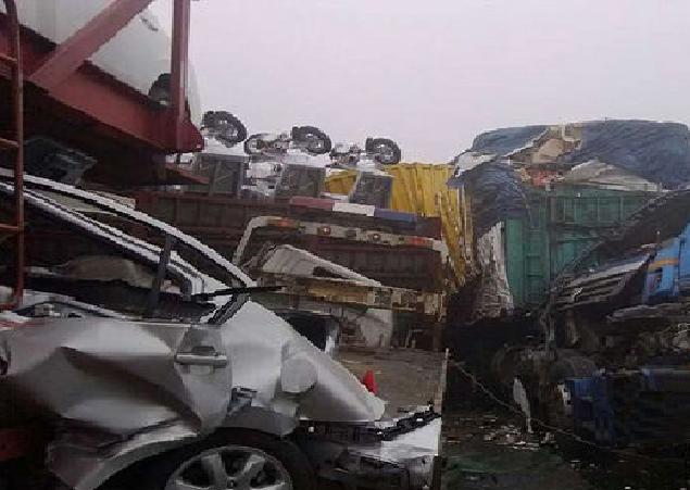 7月11日京沪高速卡车被追尾事故