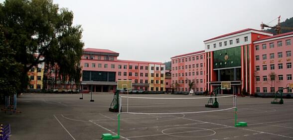  p>临江市外国语学校始创于2003年.
