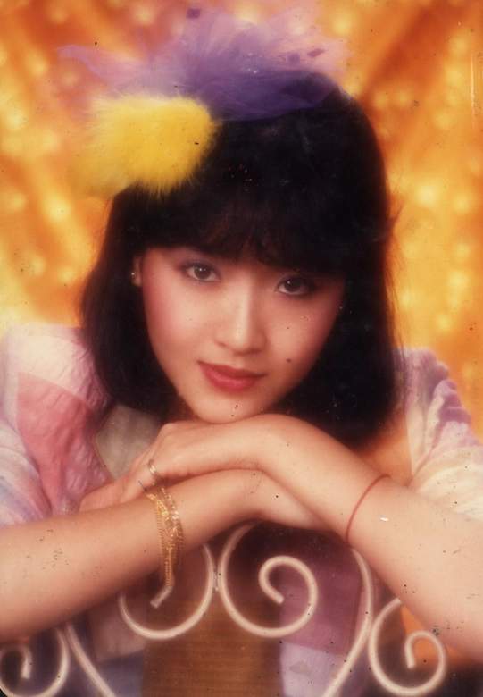  p>恬妞,原名朱凯莉,祖籍苏州,1958年1月23日生于台湾省,中国香港女