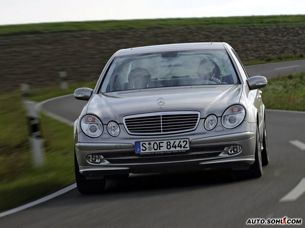 跑车,旅行车,公认e级车的鼻祖是1947年的奔驰170,它是战后奔驰开发的