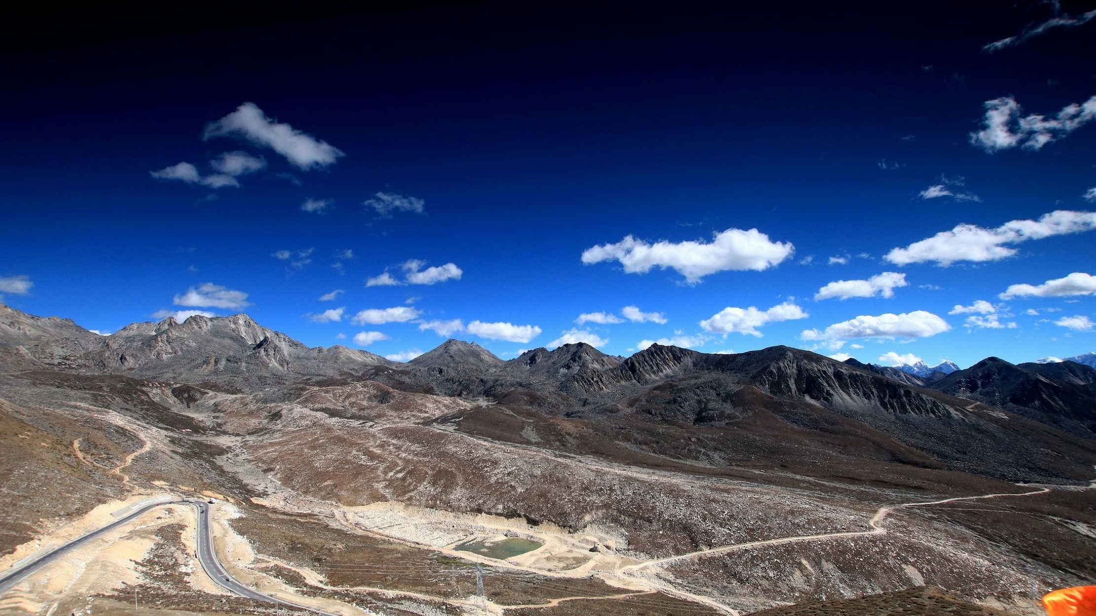 ">折多山位于四川省 a target="_blank" href="/item/甘孜州/7437922"