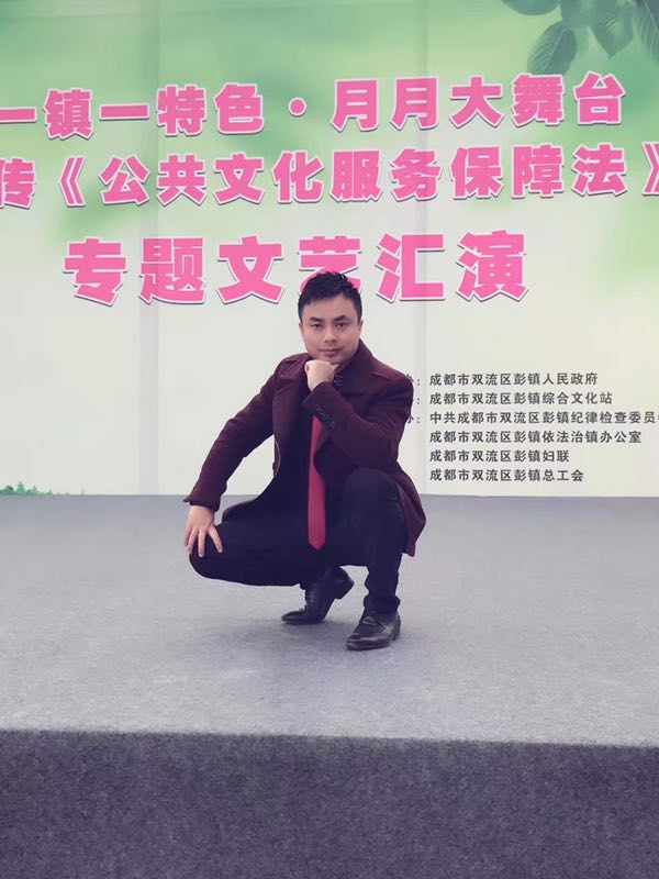  p>熊伟,是四川方言快板演员, a target="_blank" href="/item/四川省