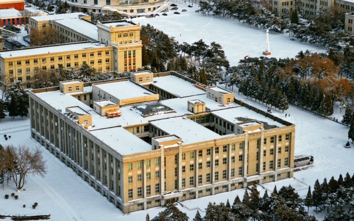  p> b>东北大学 /b>( i>northeastern university /i>),坐落于辽宁省 