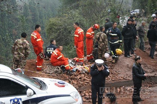 12·20四川达州客车坠崖事故