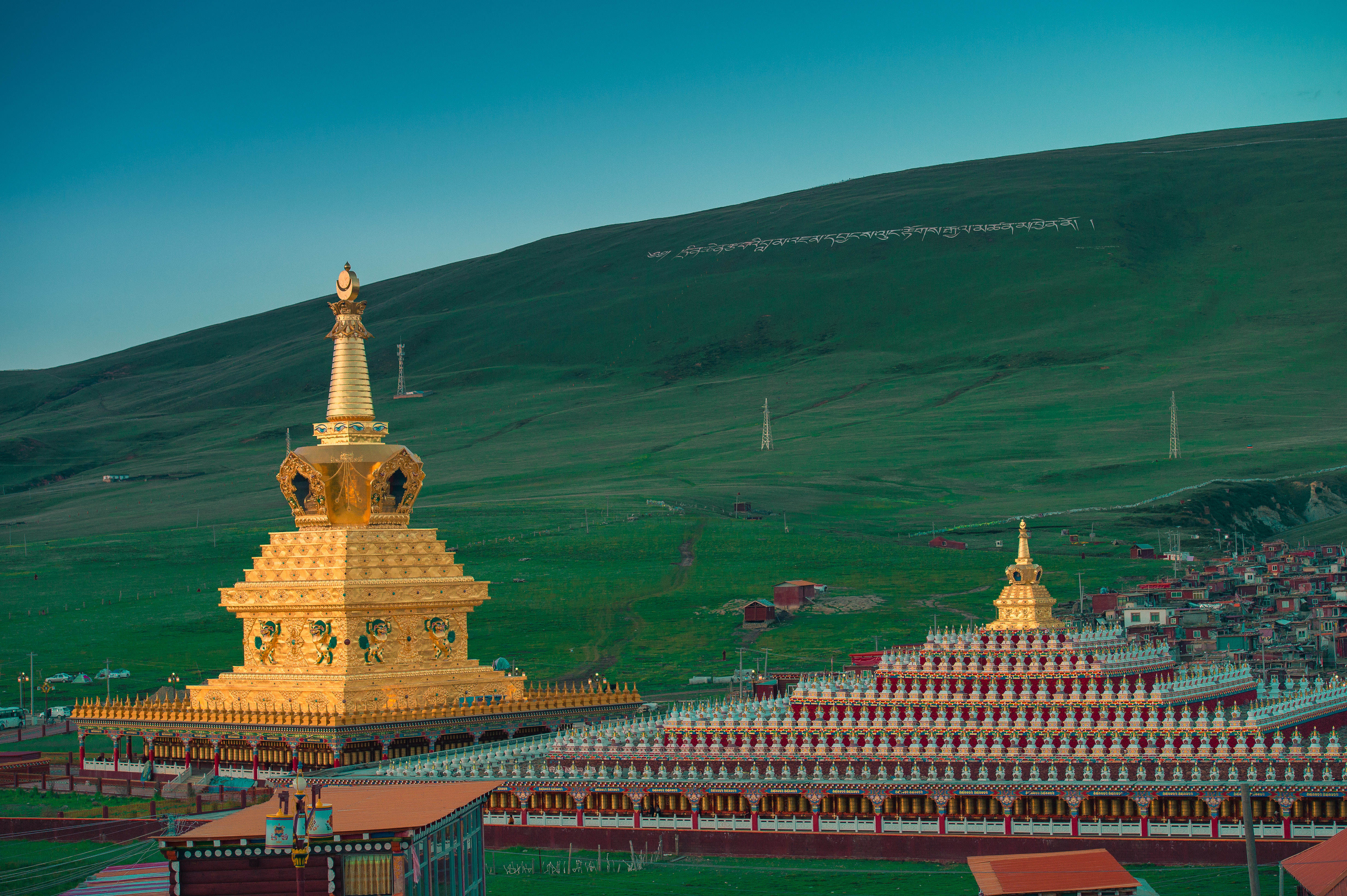  p data-id="gnbrsmdk67">亚青寺,位于四川省甘孜藏族自治州白玉县阿