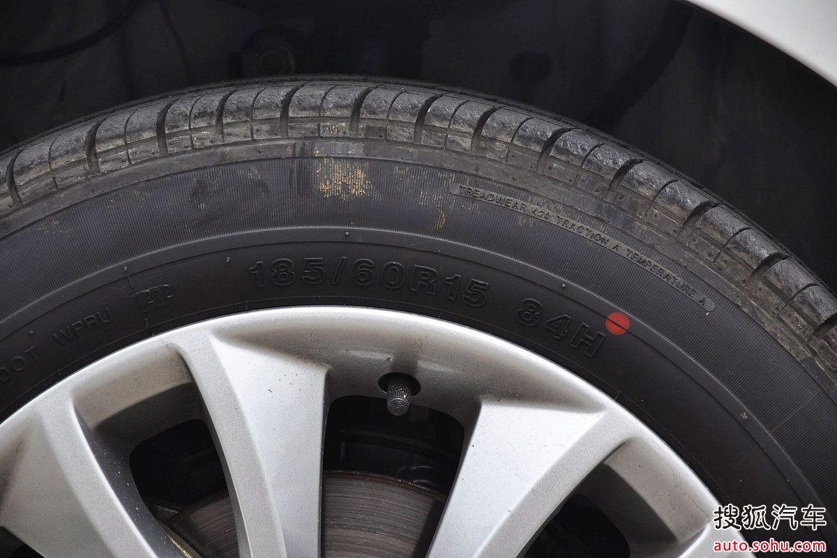  p>中华h230这款新车定位在h530之下,售价较合理,主要以1.5l排量为主.