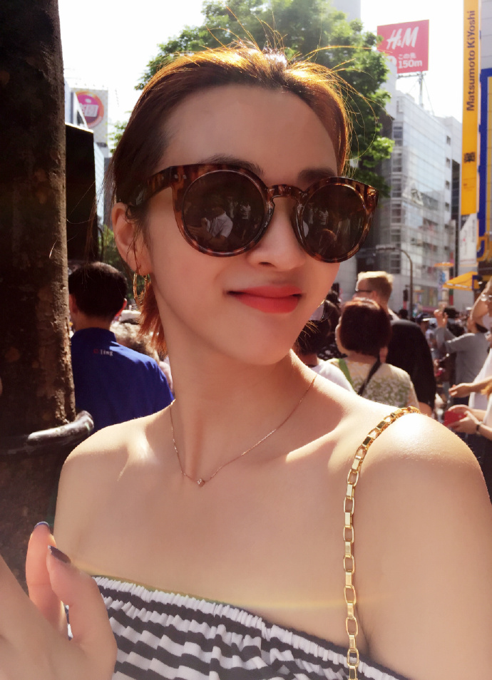 姗,曾用名夏侯琪誉,1988年9月13日出生于湖南省长沙市,中国内地女演员