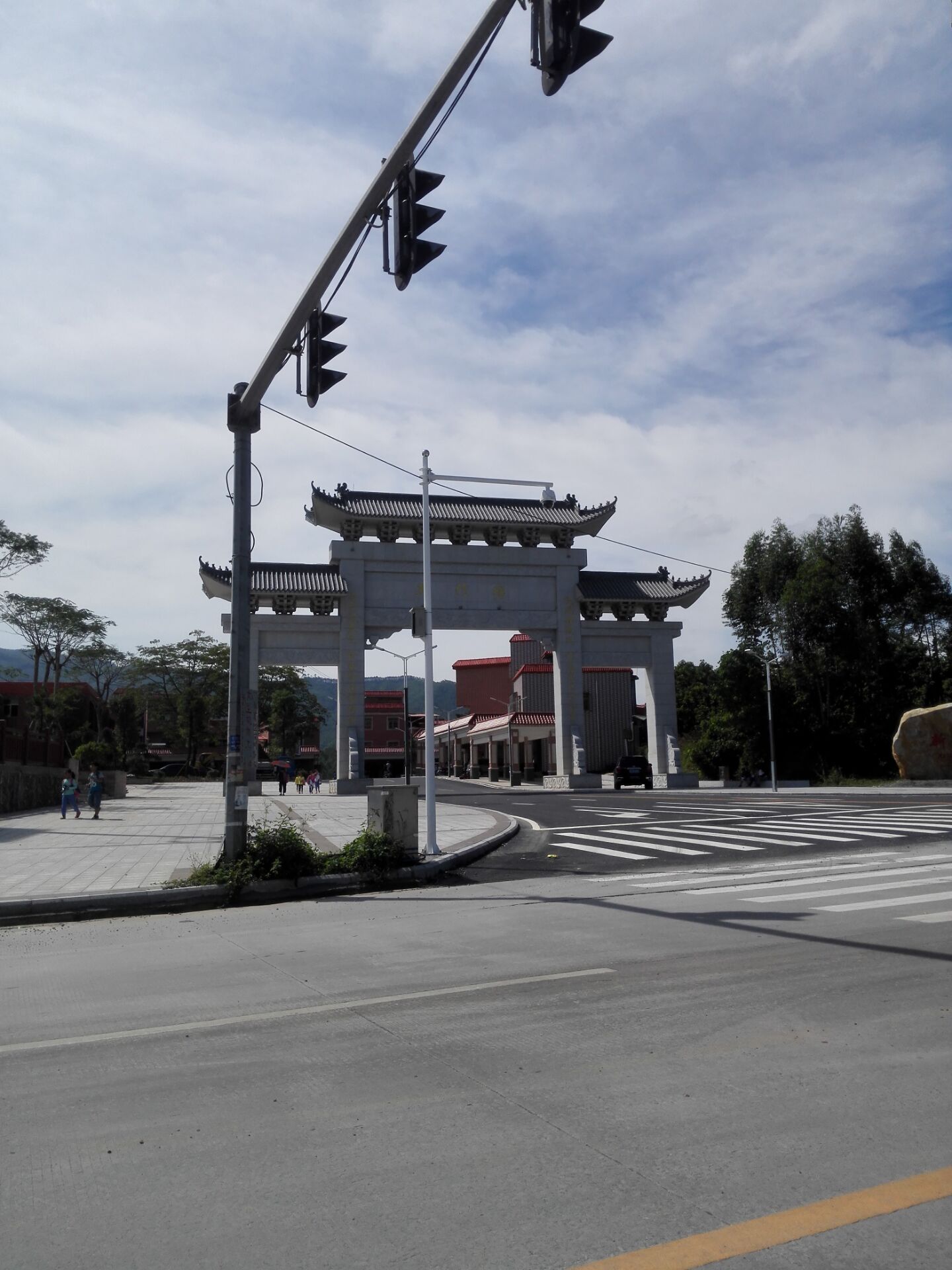 8jn">新作塘属于博罗县湖镇镇管辖,交通区位优越,是通往湖镇镇,长宁镇