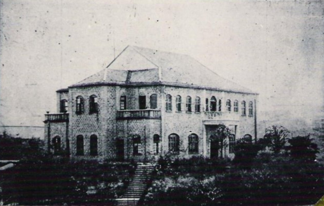  p>官立川东师范学堂的起源可以追溯到公元1906年4月18日,是清政府在