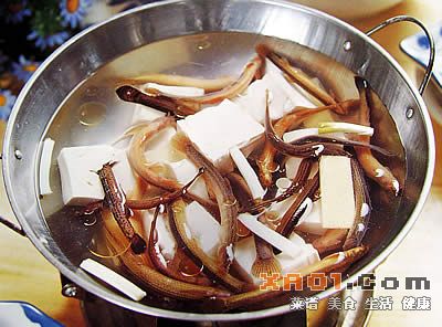  p>泥鳅钻豆腐又名 a target="_blank" href="/item/貂蝉豆腐/3738364