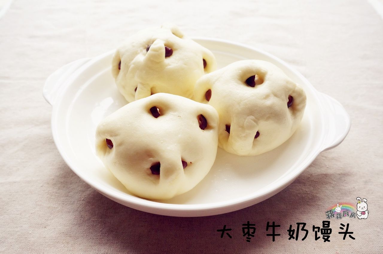  p>大枣牛奶馒头是用面粉,白糖等食材制作的食品. /p>
