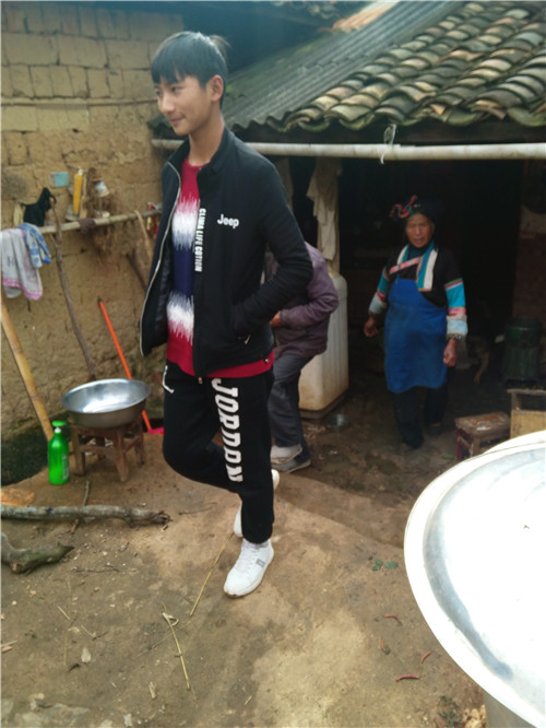 href="/item/变形计">变形计 /a>——远方远方》节目中的杨杰