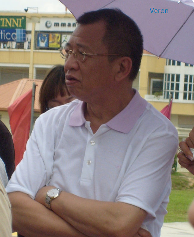  p>许绍雄(hui siu hung),1948年11月4日出生于中国香港,祖籍广东汕头