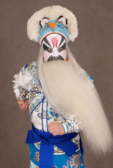  p data-id="gnx32ioskn">韩巨明,男,汉族.京剧净角,工架子花脸.