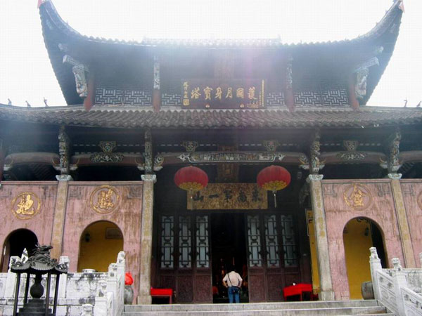 肉身殿北大门