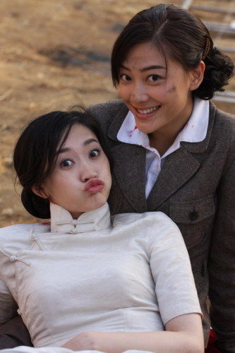 p>《凤穿牡丹》由香港导演 a target="_blank" href="/item/曾丽珍