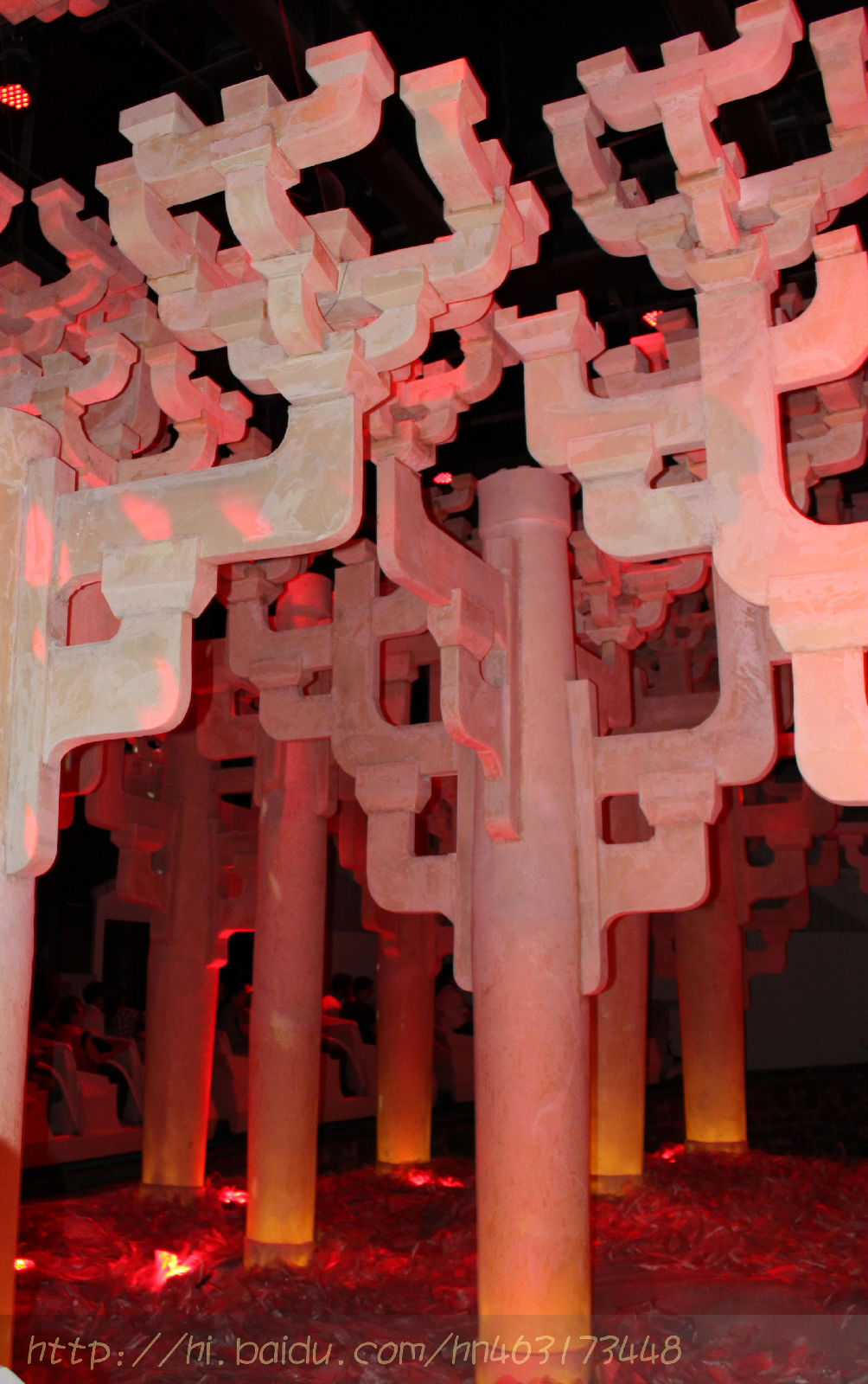  p>斗拱,又称枓栱,斗科,欂栌,铺作等,是中国建筑特有的一种结构.