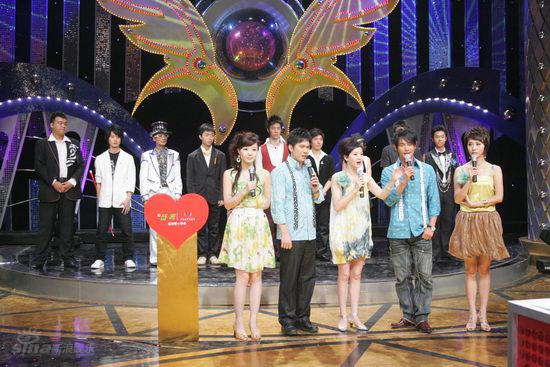 《开心100》是 a target="_blank" href="/item/东南卫视/212282"