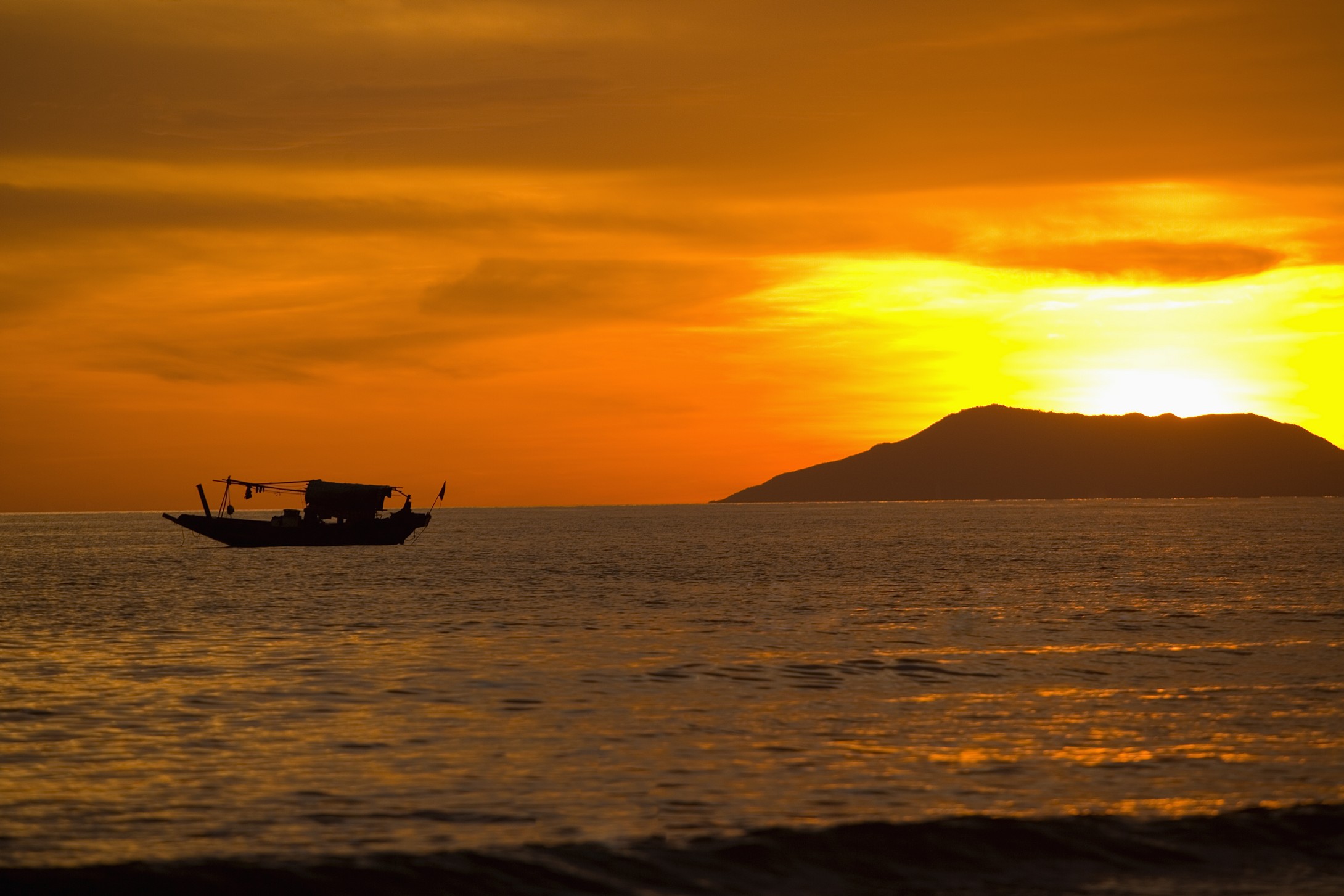  p>蜈支洲岛坐落在海南省 a target="_blank" href="/item/三亚市