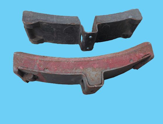  p>火车运行制动时直接摩擦车轮使火车停车的制动零件就是闸瓦.