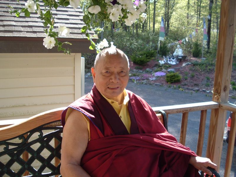  p>堪布卡塔仁波切,一九二四年藏历二月下旬诞生于西康(即 a target="