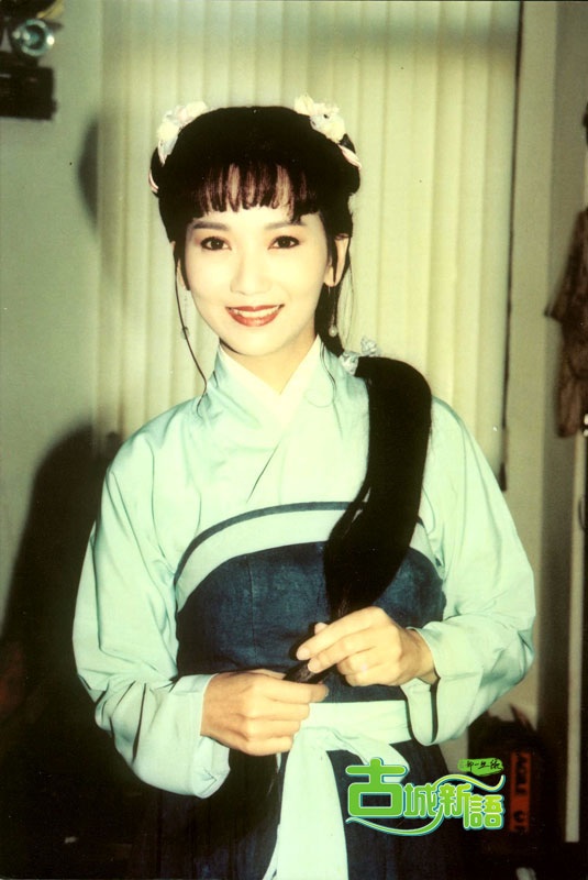  p>《秦始皇与阿房女》又名《秦始皇的情人》,根据历史小说《阿房宫》