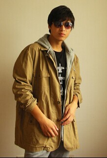 大学时期有过不光彩的黑市拳经历,深以为耻又引以为荣.