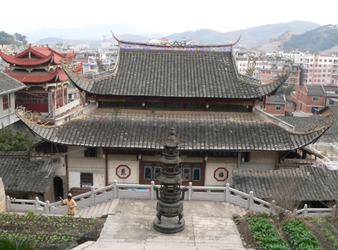  p>万寿禅寺,位于浙江省余杭境内,距杭州城约 60公里,有20多公里的