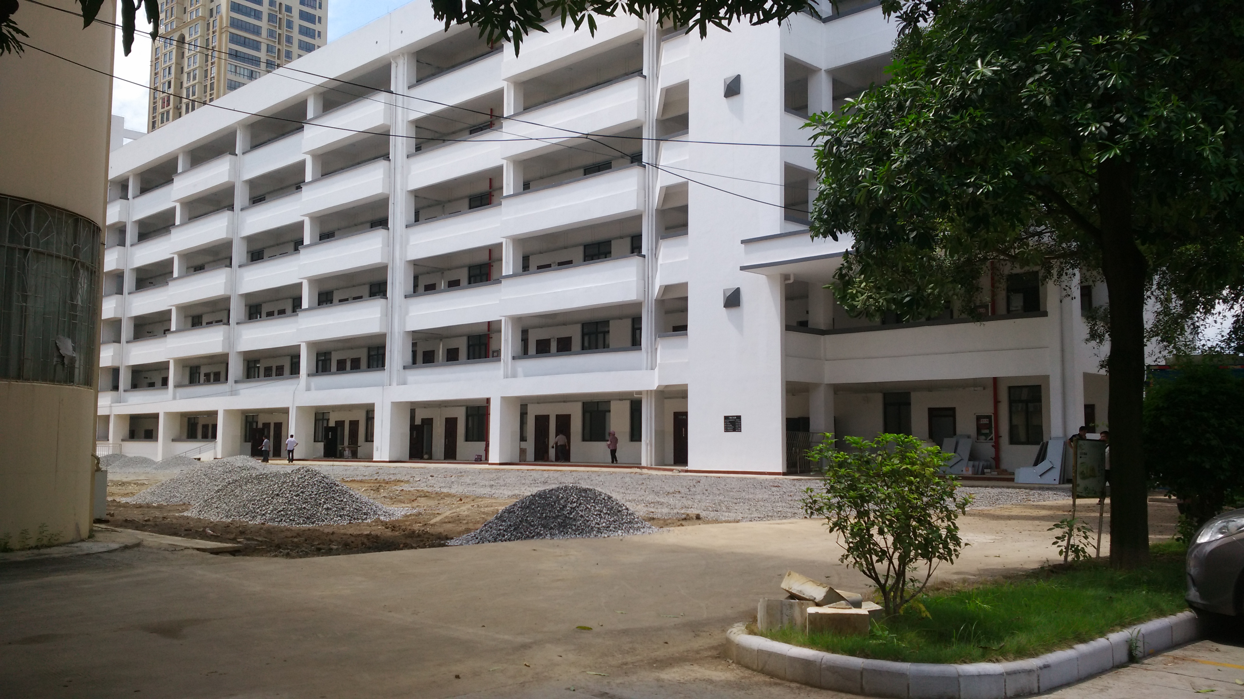  p> a href="#" data-lemmaid="15398843">来宾市第八中学 /a>创办于