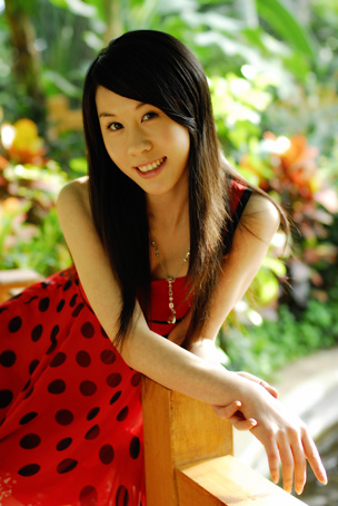  p>刘珊珊,中韩青少年文化交流大使,歌手. /p>