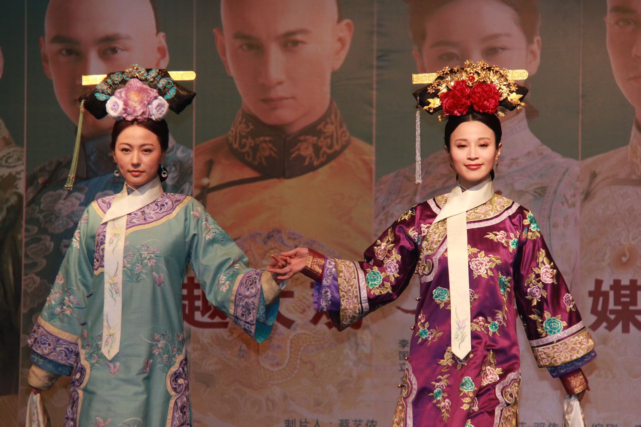 于浙江省金华市浦江县,毕业于浙江省艺术学院越剧表演班,中国女演员