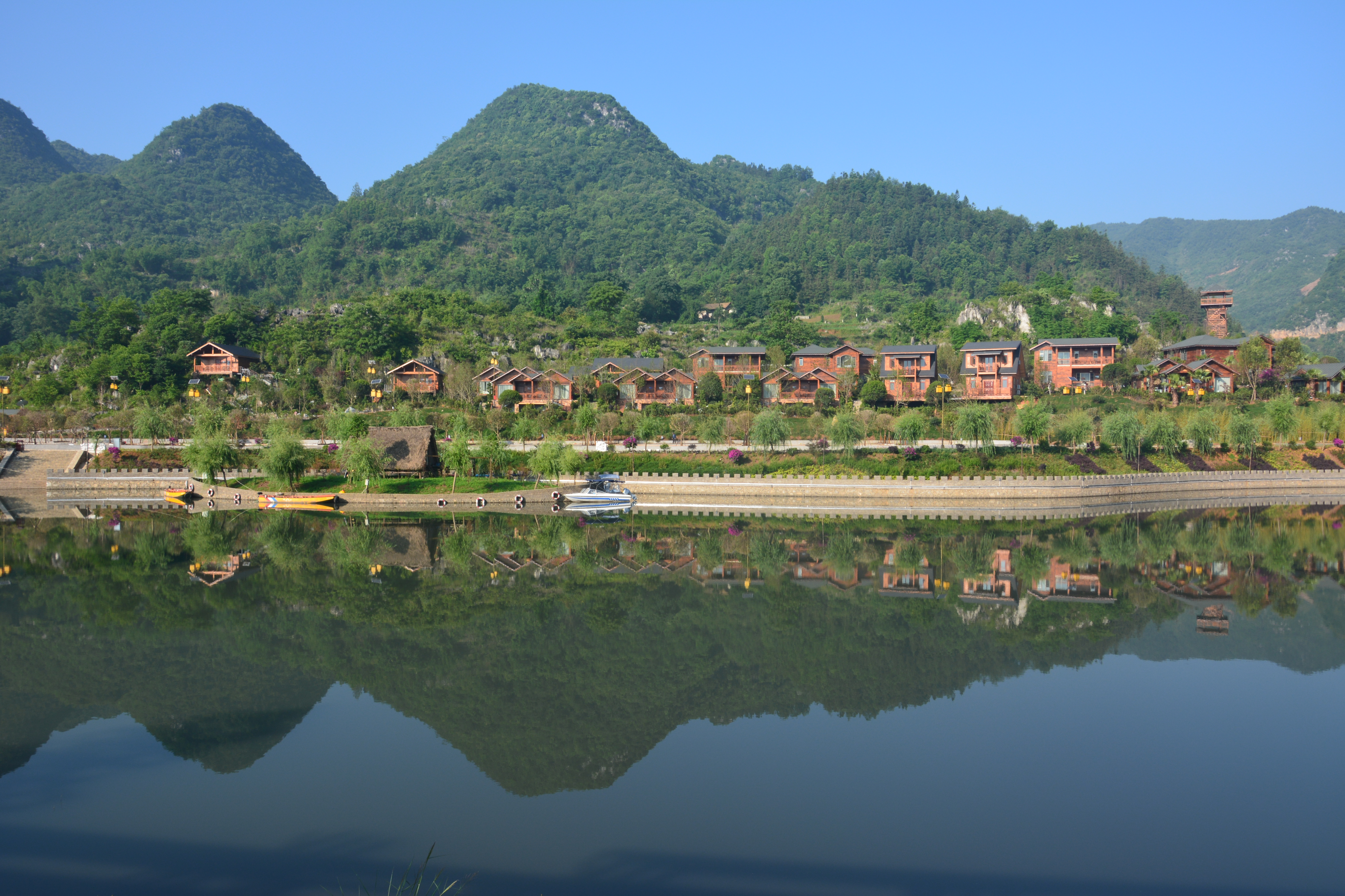  p>贵州六盘水娘娘山国家湿地公园位于贵州省六盘水市水城县,盘州市