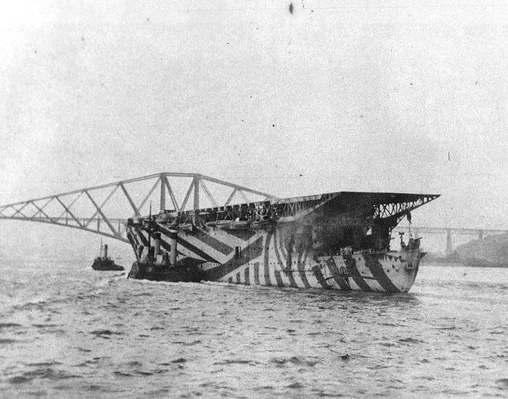 百眼巨人号航空母舰