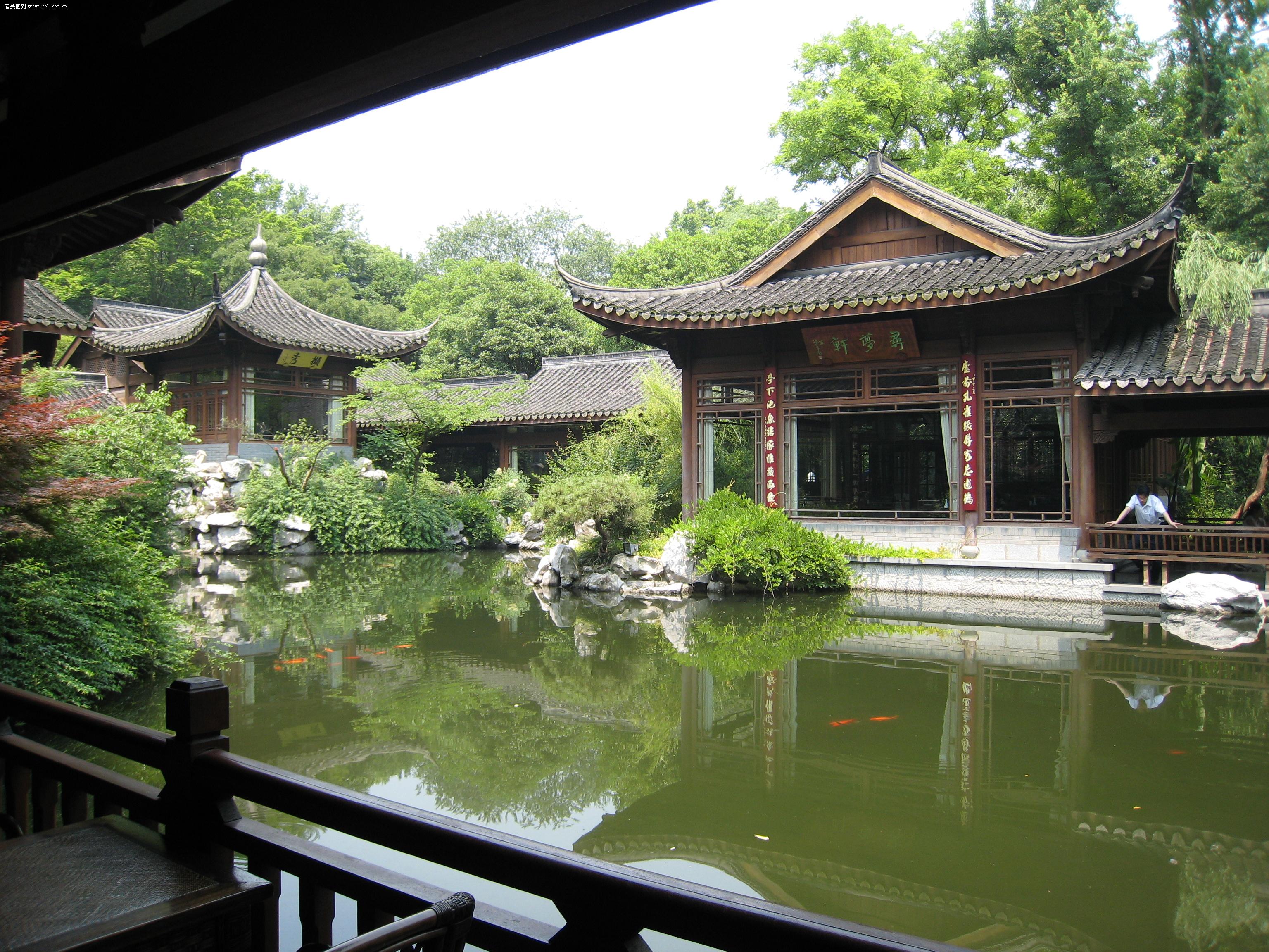 魏庐(又名惠庐)现位于 a target="_blank" href="/item/花港观鱼