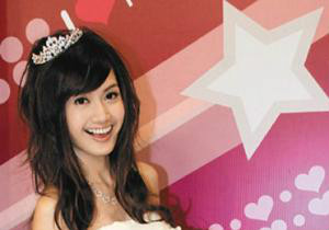  p>翁滋蔓 i>(smire) /i>,1986年10月28日出生于台湾省台北市,台湾女